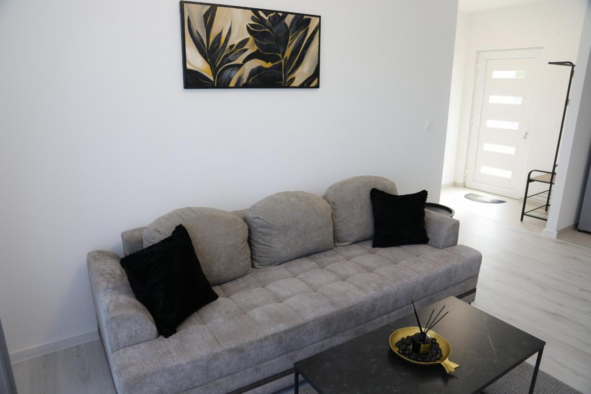 מוסטר Apartman Keman מראה חיצוני תמונה